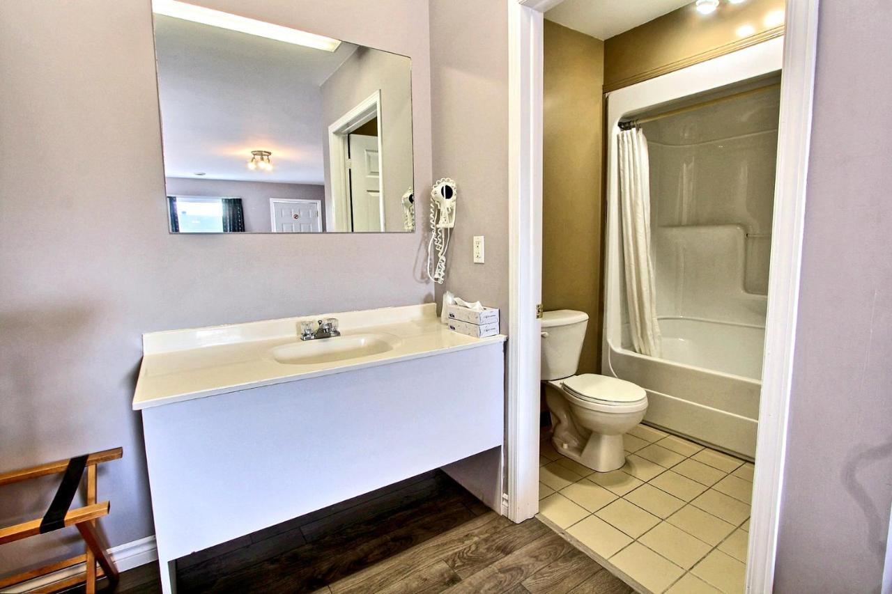 Hotel-Motel La Difference Sainte-Marie Bagian luar foto