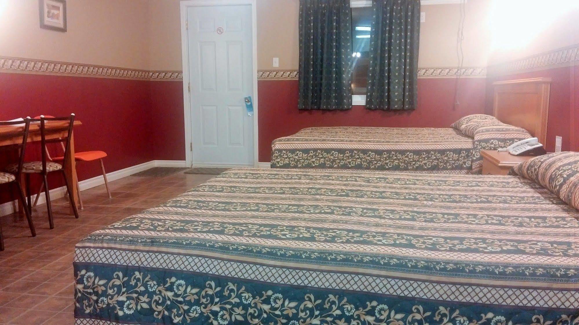 Hotel-Motel La Difference Sainte-Marie Bagian luar foto
